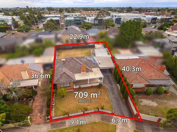 11 Cresswold Ave, Avondale Heights VIC 3034