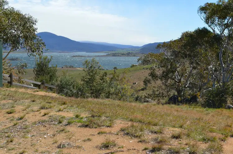 8 Lakeview Terrace, East Jindabyne NSW 2627