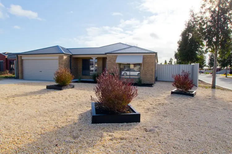 15 Elandra Drive, Ascot VIC 3551