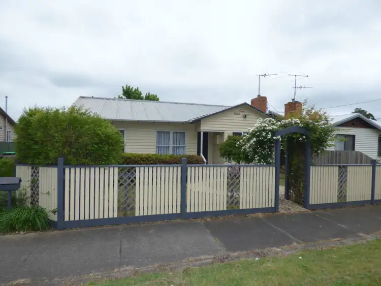 60 Service Road, Moe VIC 3825