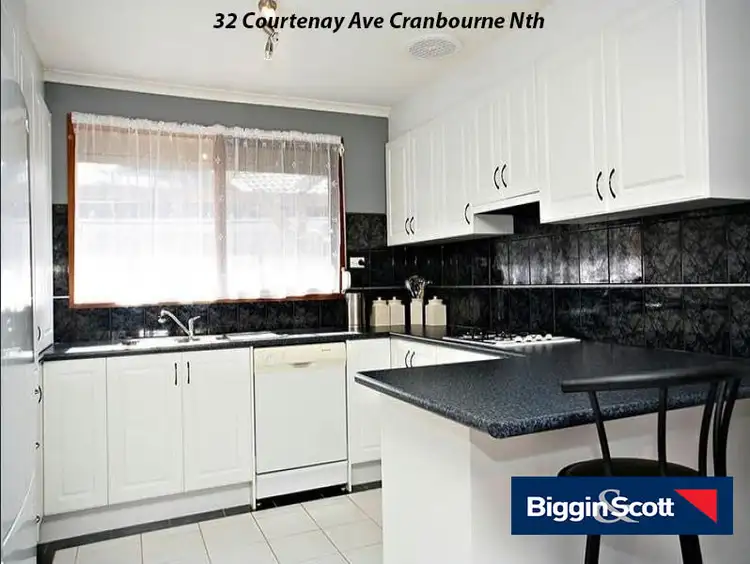 Fifth view of Homely house listing, 32 Courtenay Avenue, Cranbourne North VIC 3977