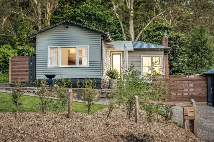 4 Simmons Street, Tecoma VIC 3160