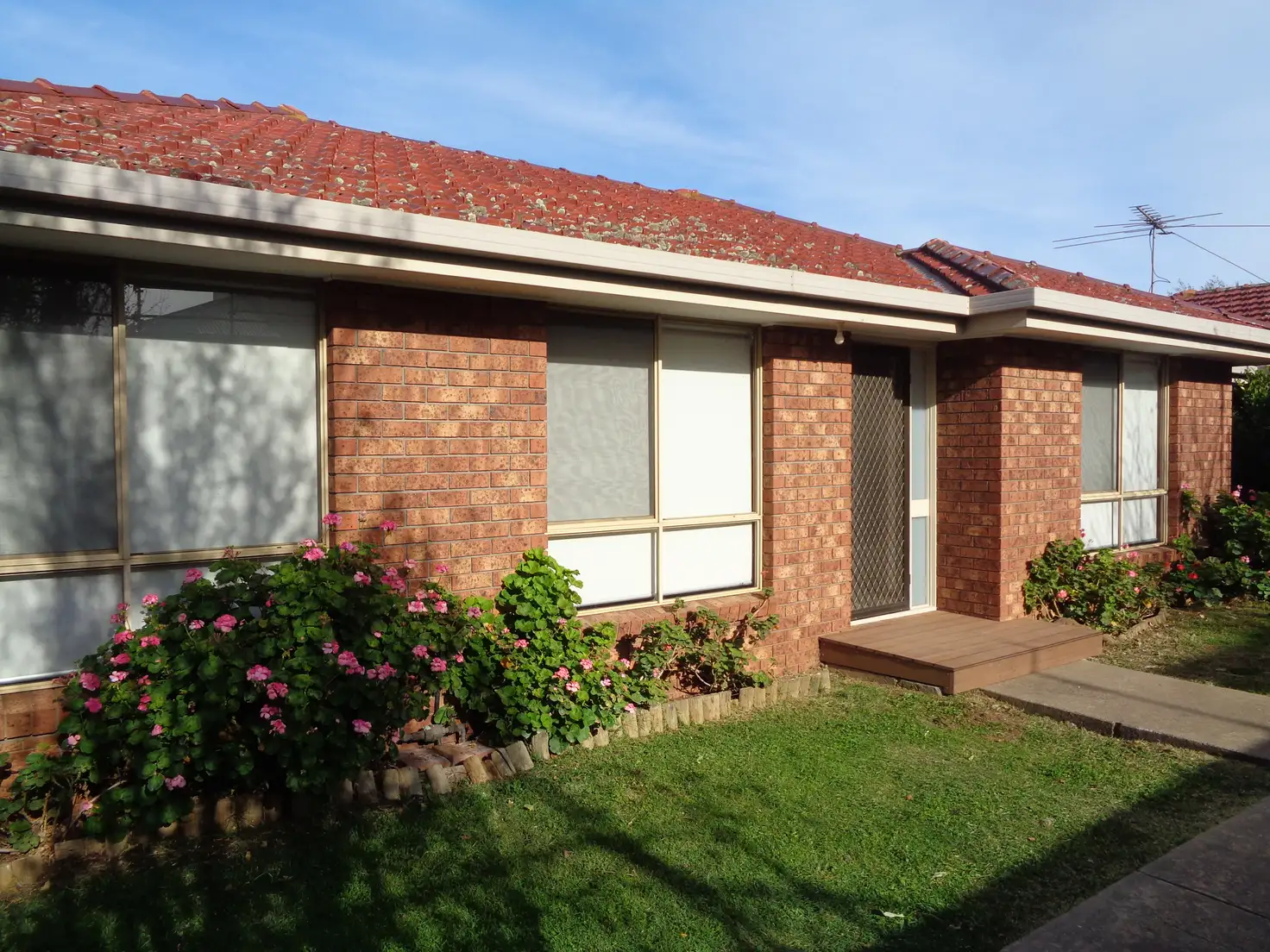 Main view of Homely unit listing, 2/33 Welwyn Parade, Deer Park VIC 3023
