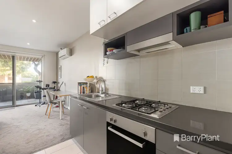 Fifth view of Homely apartment listing, 2/5 Bear Street, Mordialloc VIC 3195