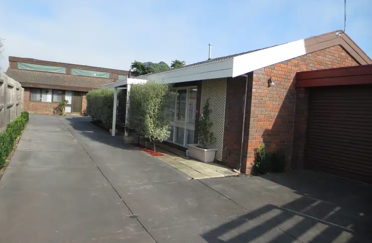 Main view of Homely unit listing, 2/40 Scoresby Road, Bayswater VIC 3153