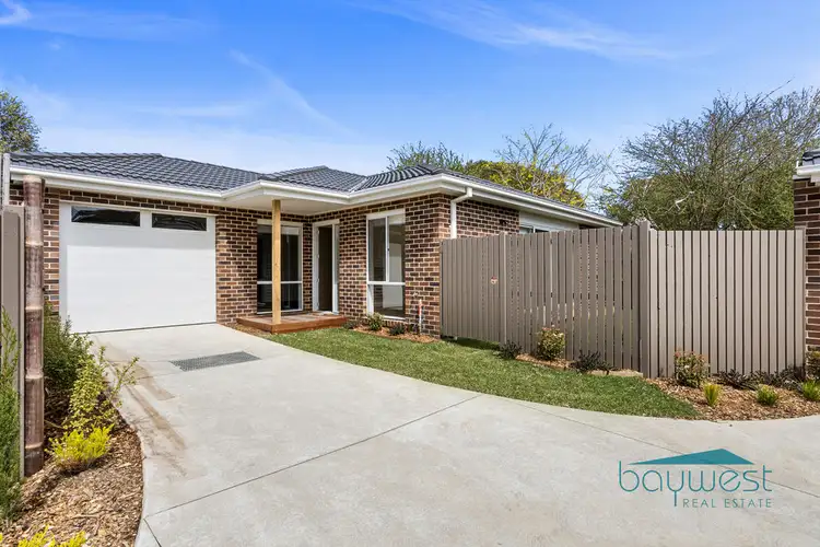 11 Hodgins Road