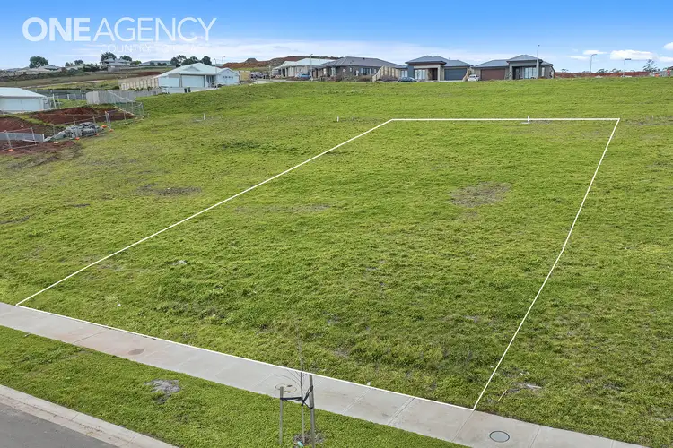 8 Evecta Street, Drouin VIC 3818