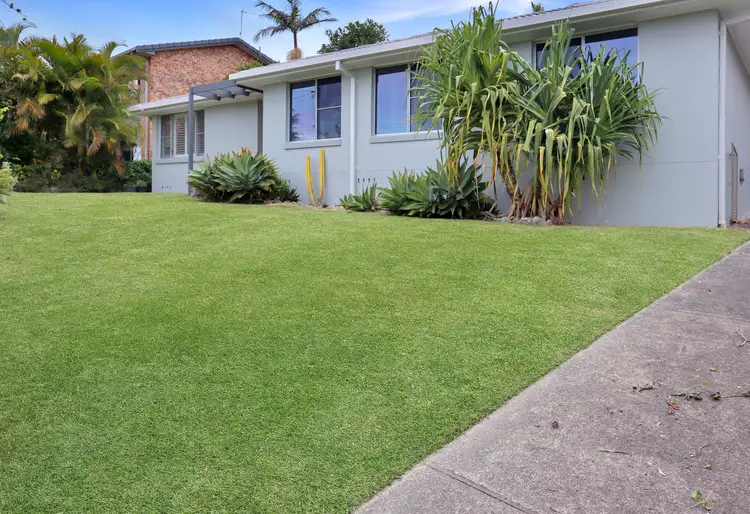8 Alkina Street, Sapphire Beach NSW 2450