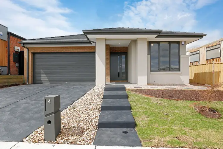 4 Largo Circuit, Junction Village VIC 3977