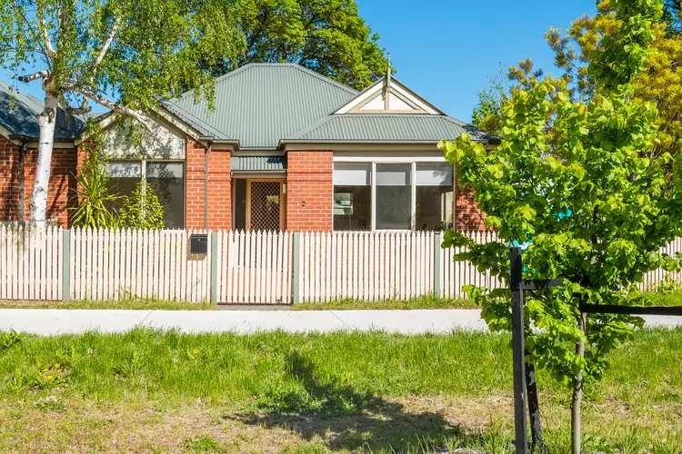 2/2-6 Melbourne Road, Gisborne VIC 3437