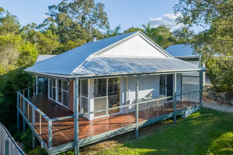 7 Sherborne Place, Chapel Hill QLD 4069