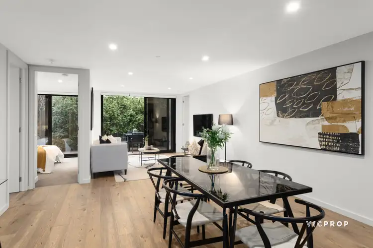 2/16 Tranmere Avenue, Carnegie VIC 3163