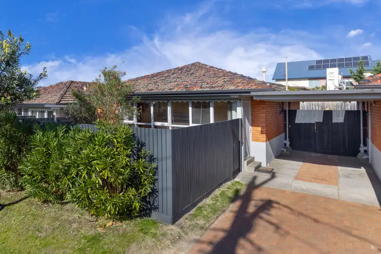 4 Entrance Road, Seaford VIC 3198