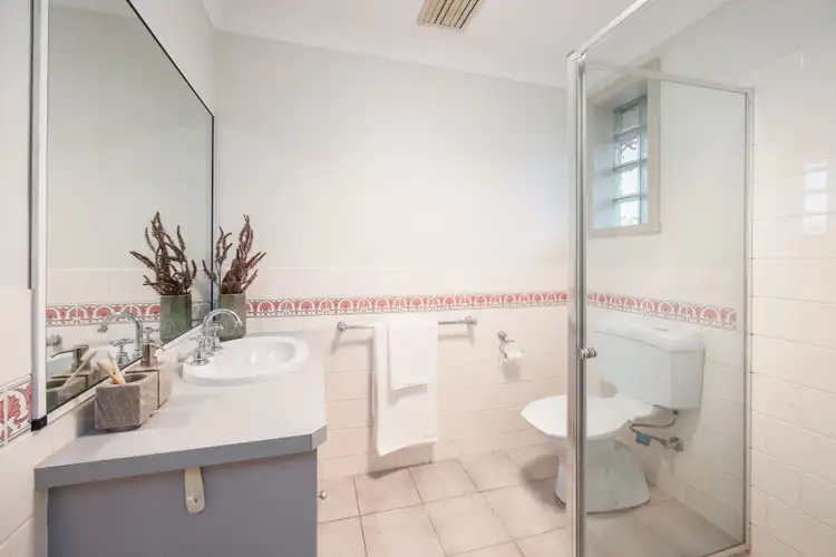 Fourth view of Homely townhouse listing, 1/3 Maynet Place, West Albury NSW 2640