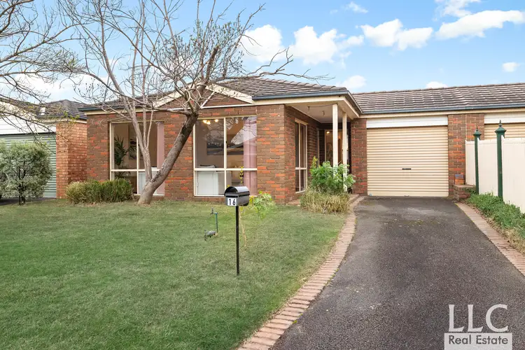 16 Baradine Street
