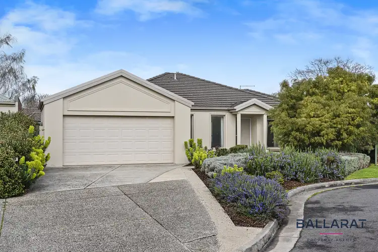 14 Garden Court, Lake Gardens VIC 3355