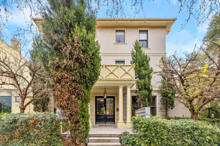 18/15 Acland Street, St Kilda VIC 3182