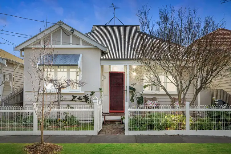 54 Queensville Street, Kingsville VIC 3012