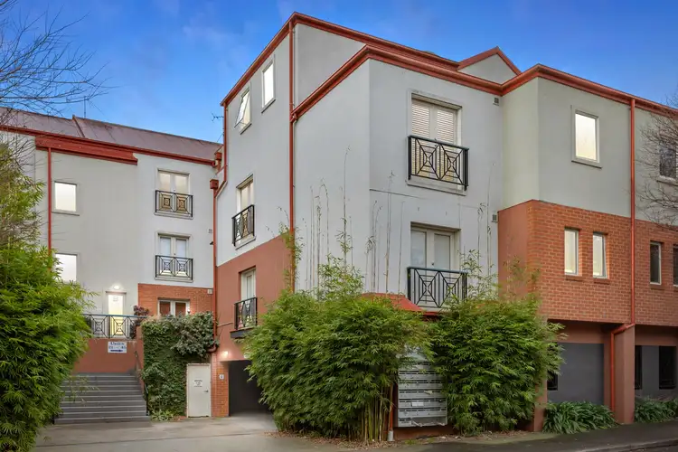 25/8-32 Howlett Street, Kensington VIC 3031