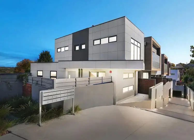 2/69 Tram Road, Doncaster VIC 3108