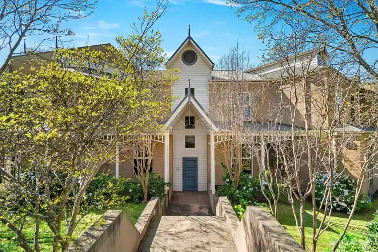 4/2 Grand Boulevard, Montmorency VIC 3094