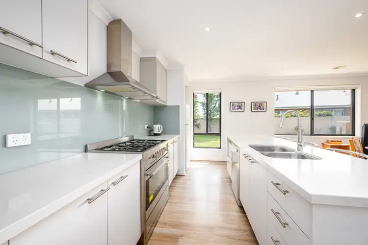 Second view of Homely house listing, 12 Daylesford Crescent, Kialla VIC 3631