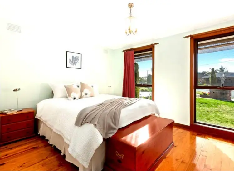 Fifth view of Homely house listing, 8 Seville Court, Cheltenham VIC 3192