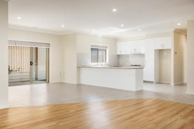 Sixth view of Homely unit listing, 16/1 Roger Street, Romsey VIC 3434