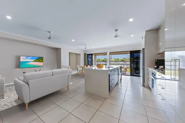 70 South Molle Boulevard, Cannonvale QLD 4802
