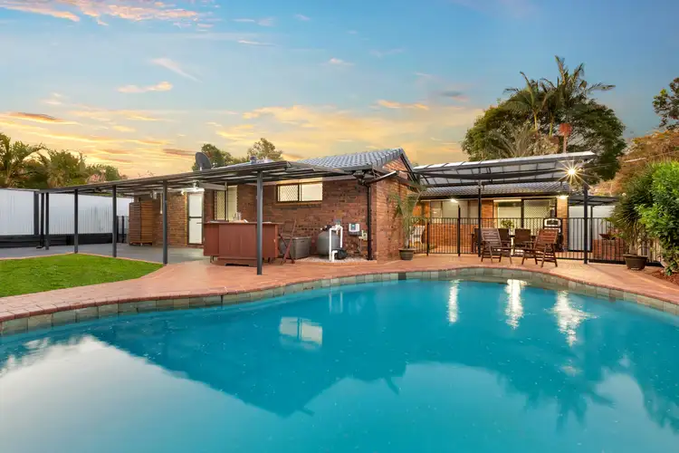 17 Tangmere Street, Chapel Hill QLD 4069