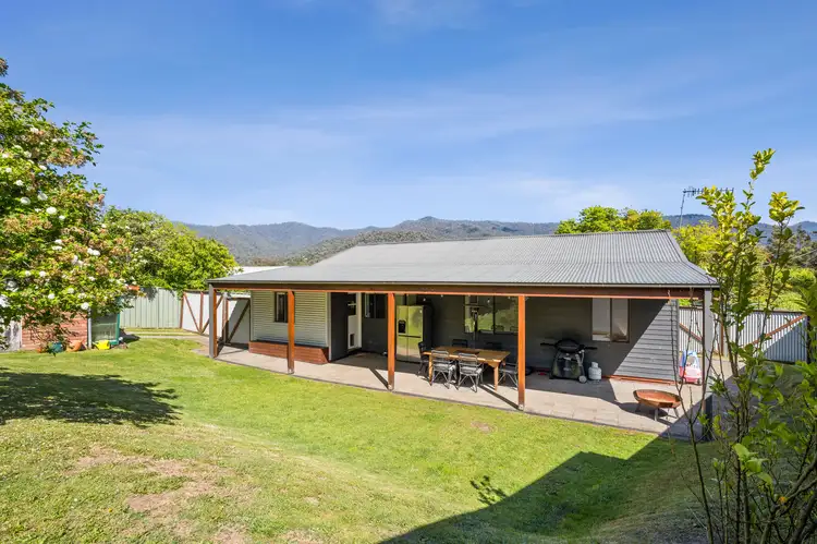 16 Tawonga Crescent, Mount Beauty VIC 3699