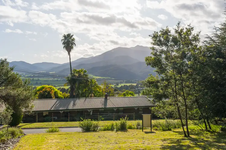 11 Buckland Street, Tawonga South VIC 3698