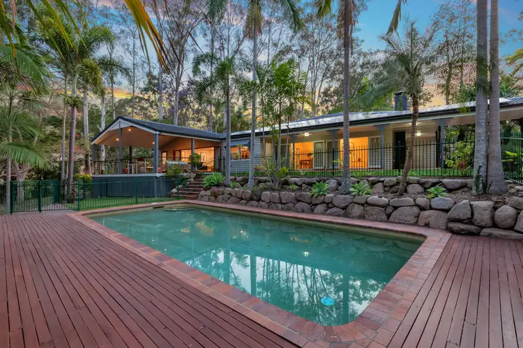 8 Kirkdale Road, Chapel Hill QLD 4069