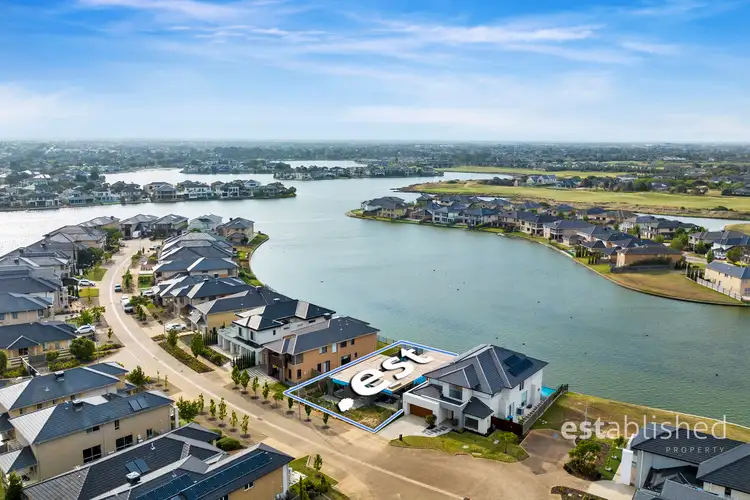 27 Rhode Island Close, Sanctuary Lakes VIC 3030