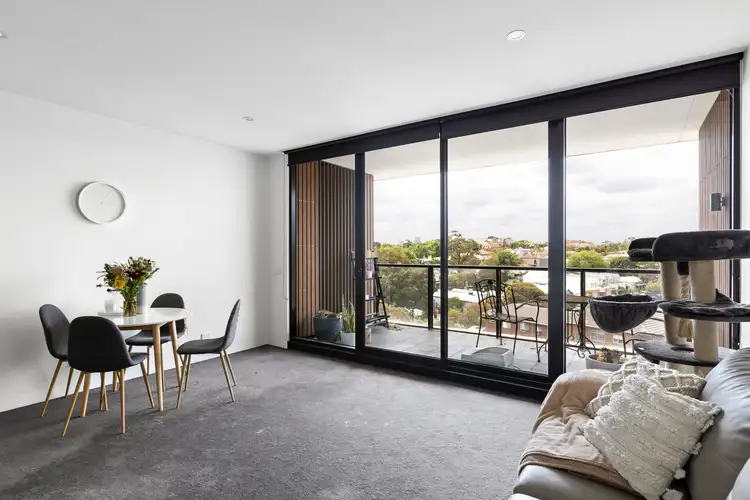 255 Racecourse Road