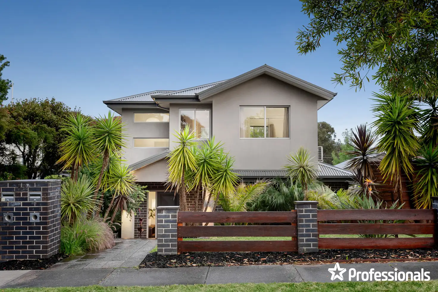 Main view of Homely townhouse listing, 1/32 Russell Crescent, Boronia VIC 3155
