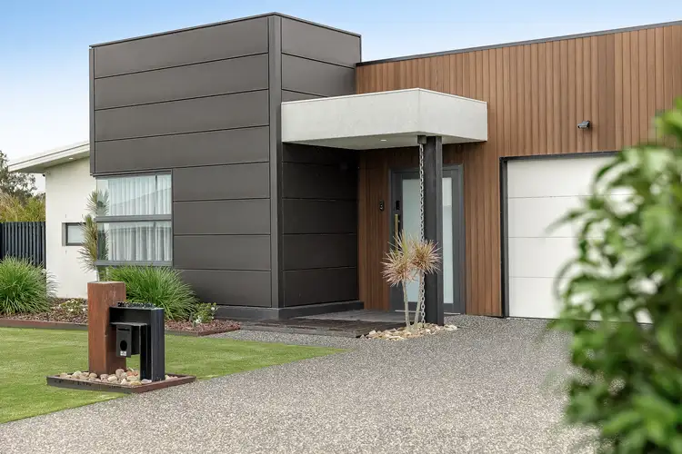 1 Sienna Drive, Glenvale QLD 4350