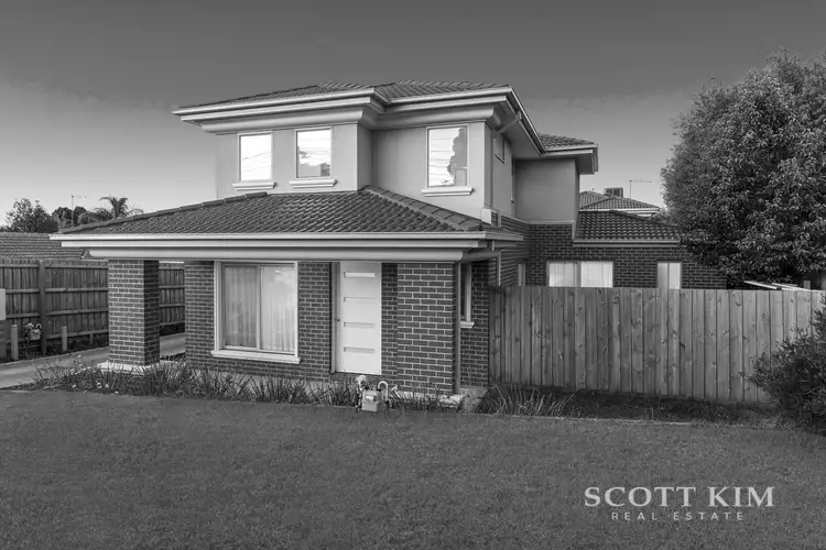 Main view of Homely townhouse listing, 1/24 Bradstreet Road, Mount Waverley VIC 3149