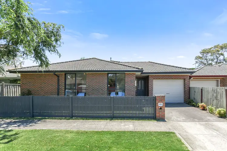 1A Carol Avenue, Cranbourne VIC 3977