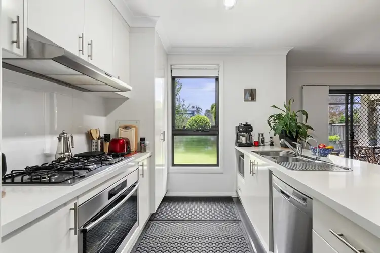 Sixth view of Homely townhouse listing, 1/4 Mardross Court, North Albury NSW 2640