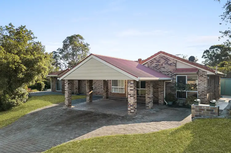 8 Newlands Avenue, Petrie QLD 4502