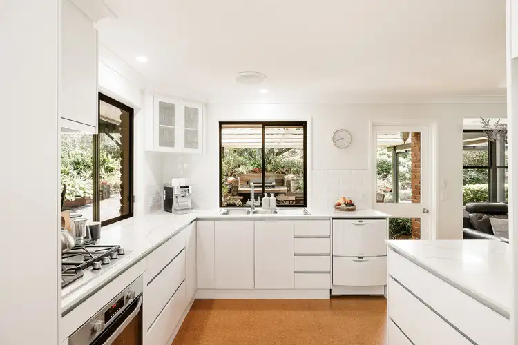 1 Buena Vista Crescent, Blue Mountain Heights QLD 4350