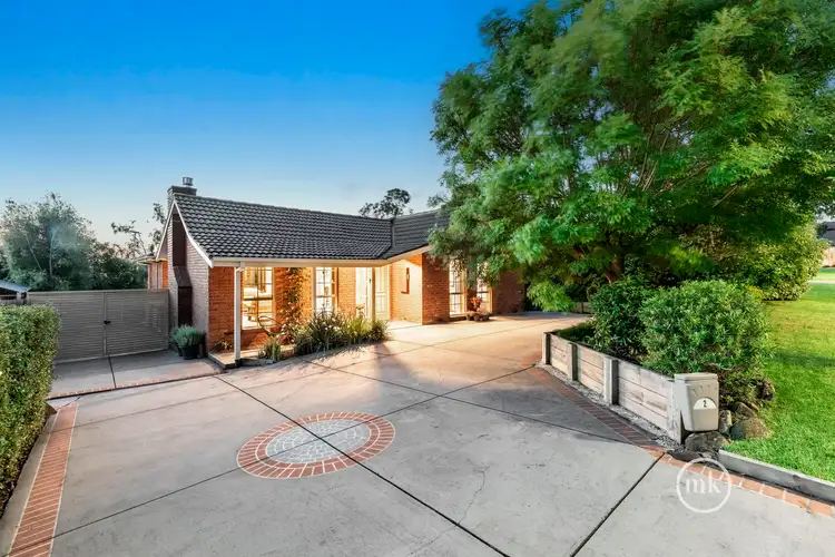 2 Elaroo Close, St Helena VIC 3088