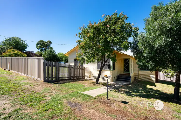 6 Roberts Avenue, Castlemaine VIC 3450