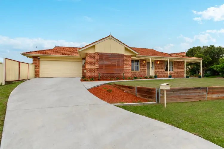 2 Trent Court, Sandstone Point QLD 4511
