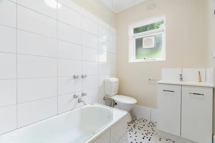 Sixth view of Homely apartment listing, 2/25 Royal Avenue, Glen Huntly VIC 3163