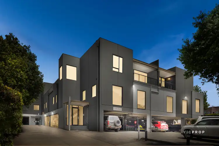 2/2A Acacia Street, Doncaster VIC 3108