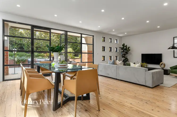 6 Helenslea Road, Caulfield North VIC 3161