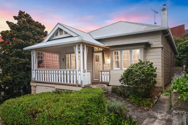 17 Woods Parade, Fairlight NSW 2094