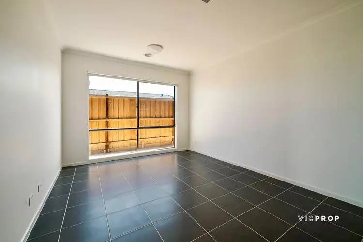 Fifth view of Homely house listing, 8 Closette Circuit, Tarneit VIC 3029